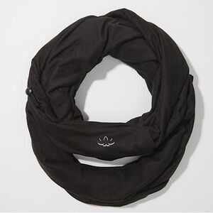 Beyond Yoga Pocket Infinity Scarf. NWT
